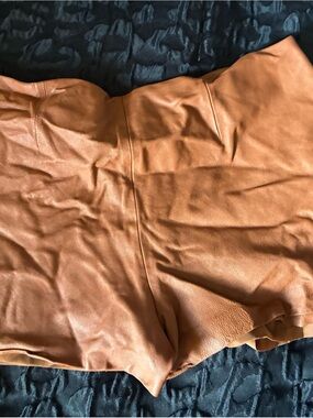 Trina Turk Soft Lamb Leather Link Short